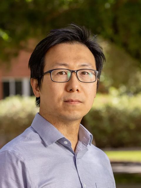 Portrait of University of Arizona astrophysicist Chi-kwan Chan